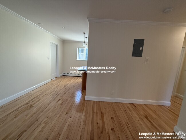 Building Photo - 73 Parkman St Unit 3B Rental