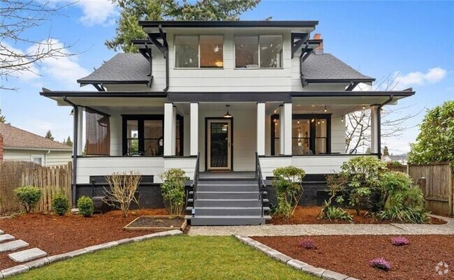 Building Photo - Highly Appealing Updated North End 4 Bedroom! Rental