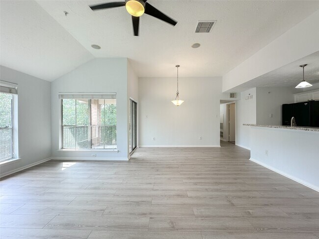 Photo - 8051 Bay Branch Dr Unidad 131