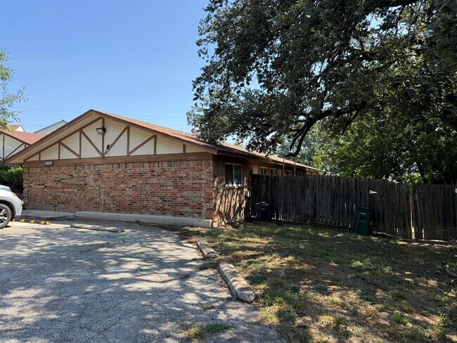 Building Photo - 3405 Willowrun Cove Rental