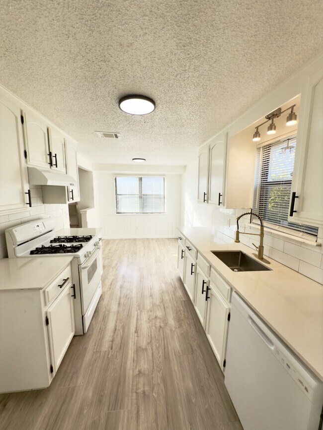 Photo - 8613 S Independence Ave