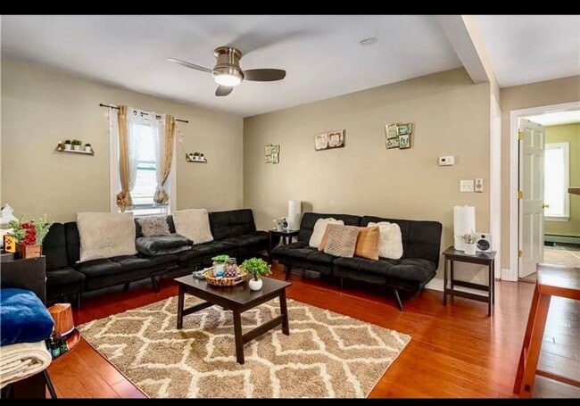 Photo - 211 Carpenter St Unit 3