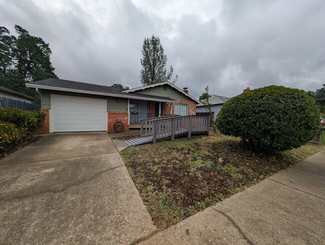 Building Photo - Single Family Home Near Shopping and Schools