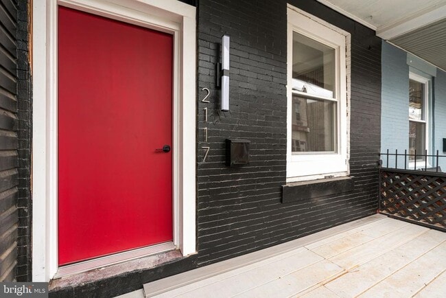 Building Photo - 2117 S Alden St