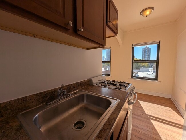 Photo - 5417 N Kenmore Ave Unit 503