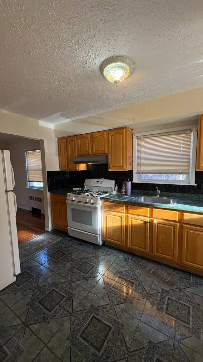 Photo - 57 Carnation Ave