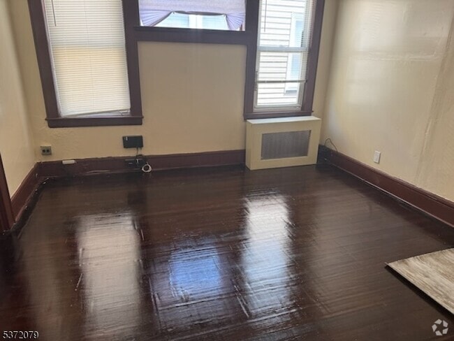 Building Photo - 36 Vine Ave Unit 2-2 Rental