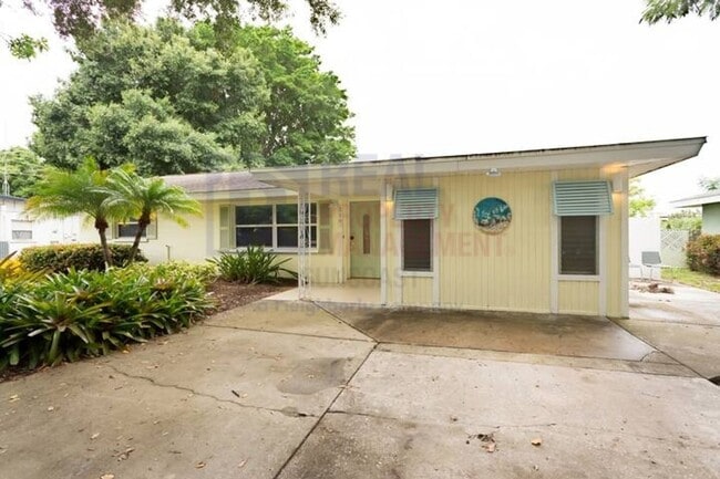 Photo - 210 57th St W