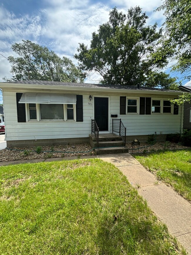 Photo - 3 bedroom, 1 bath house for rent right by Kittrell Elementary School!