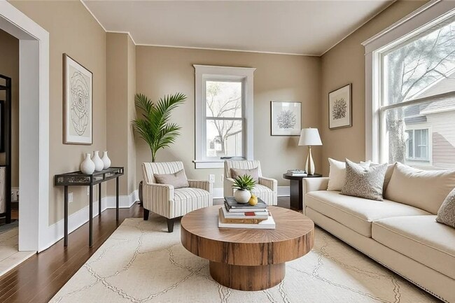 Building Photo - 423 E Sears St Unit Main House