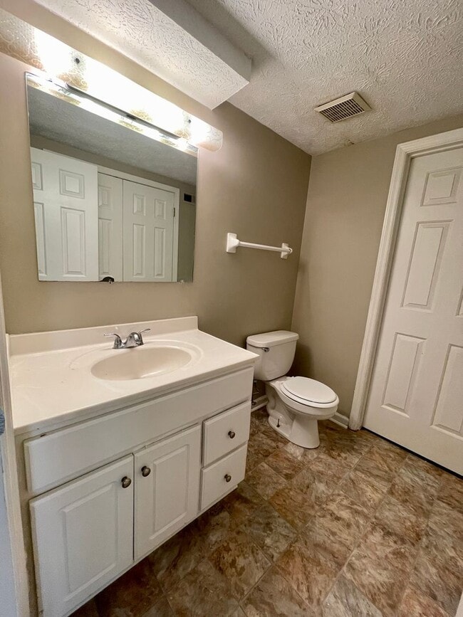 Photo - 3 Bedroom Duplex in Tates Creek!