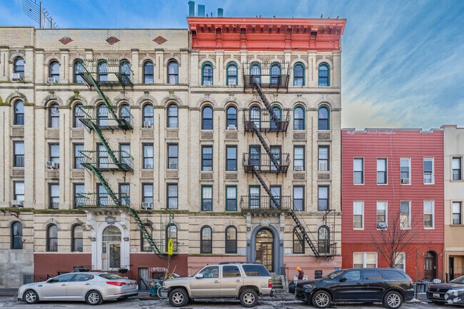206 Scholes St