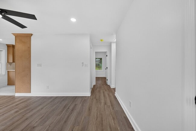 Photo - 2027 Hilburn Dr SE