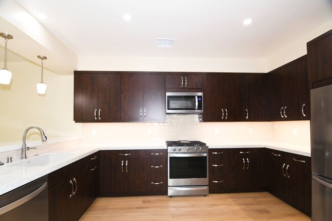 Building Photo - Moss Street Unit 571-1 Rental
