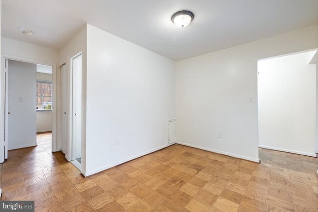 Photo - 876 College Pkwy Unidad 102