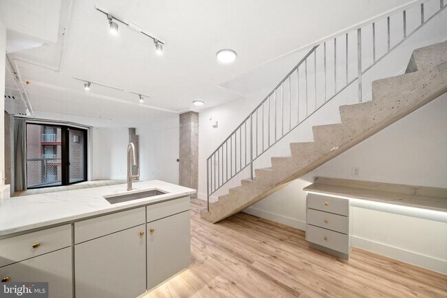 Building Photo - 616 E St NW Unit 856 Rental