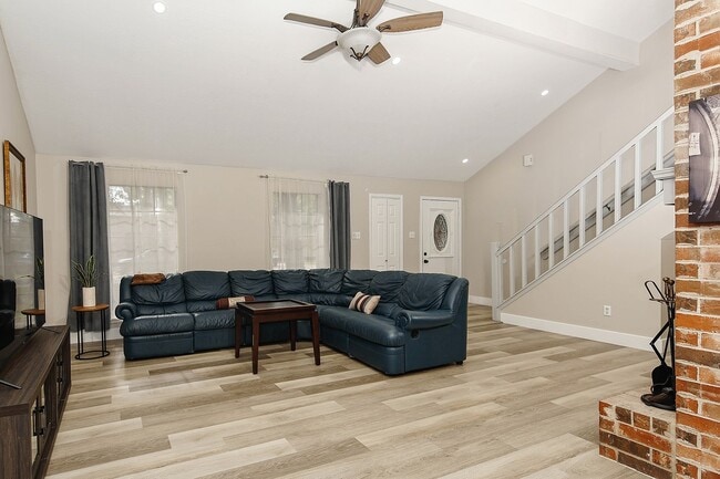 Photo - 103 N Deerfoot Cir
