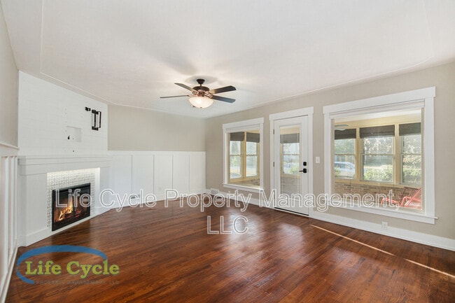 Photo - 1055 Lake Michigan Dr NW