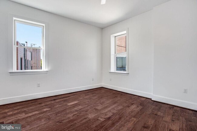 Photo - 1252 Wisconsin Ave NW