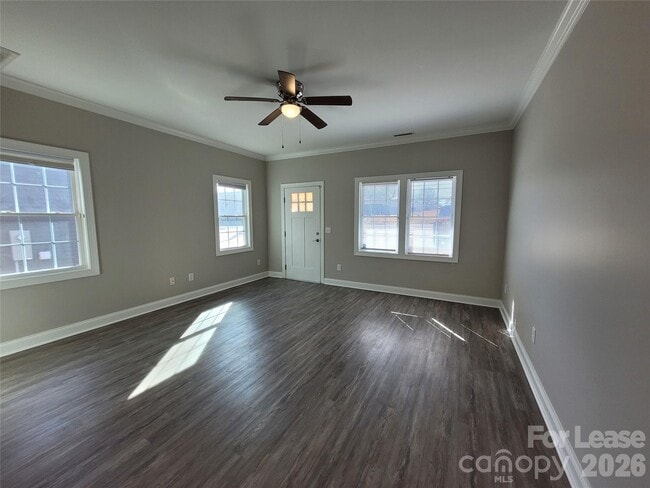 Photo - 1086 20th St NE