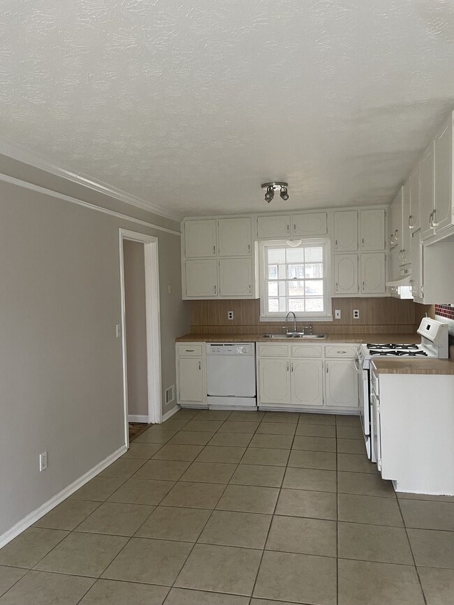 Photo - 540 Meadowbrook Dr