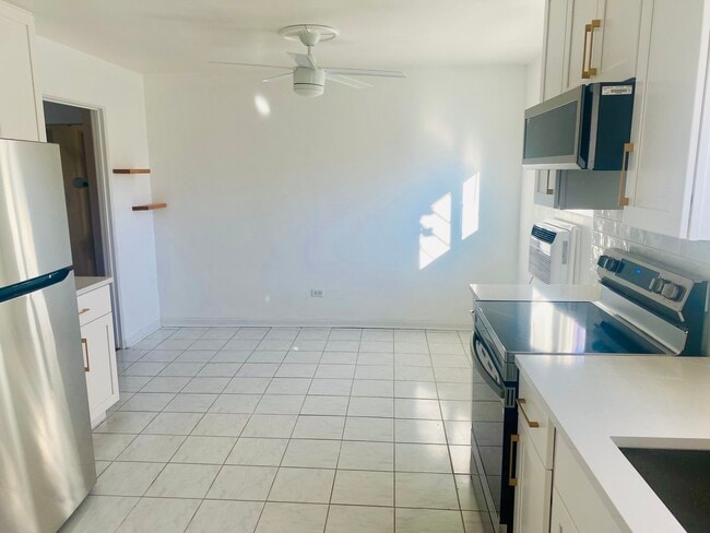 Cocina comedor, espacio para una mesa grande - 417 W Miner St Unidad 9