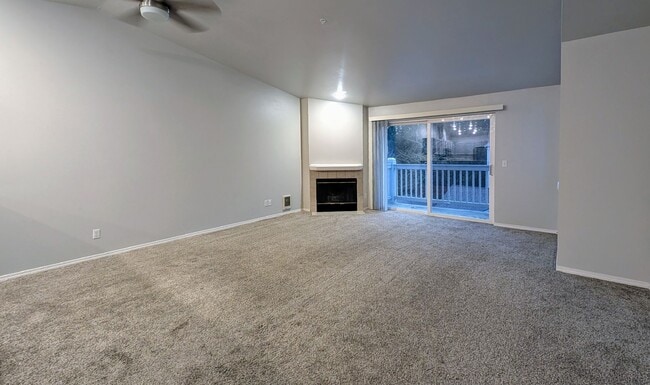Photo - Spacious 2 Bedroom Condo - Across from Silver Lake Unidad B305
