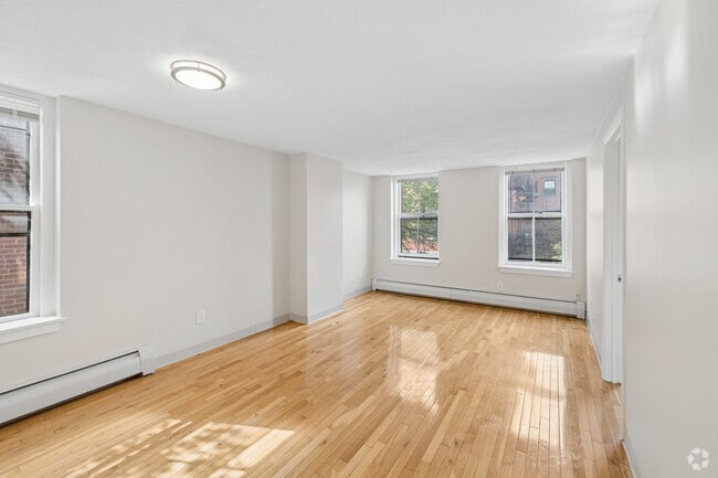 1BR, 1BA - 650SF - Living Room