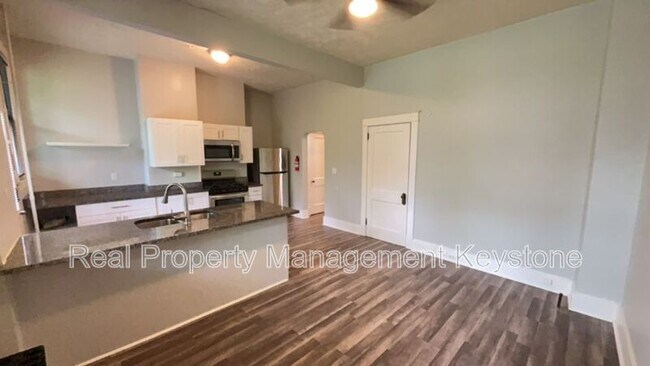 1247 Chartiers Ave Unit 4 (1st Floor Left)