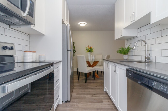 Building Photo - 984 McKenzie Apartments