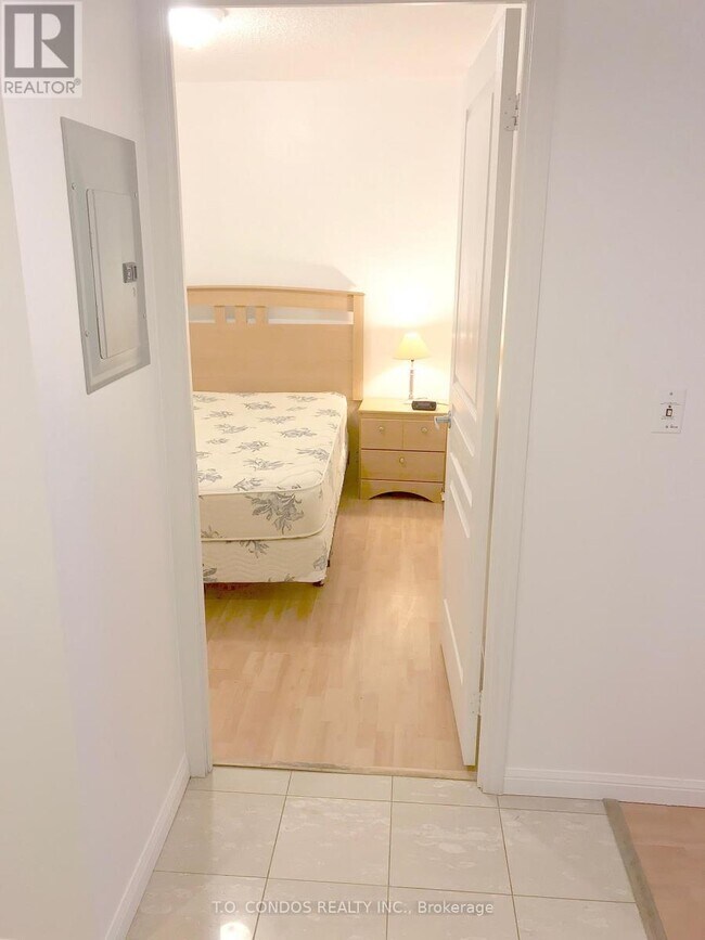 Photo - 140 Simcoe St Unit 610