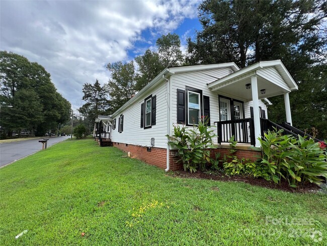 Building Photo - 621 W Iredell Ave Rental