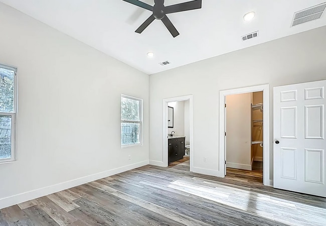 Photo - 1186 W 25th St