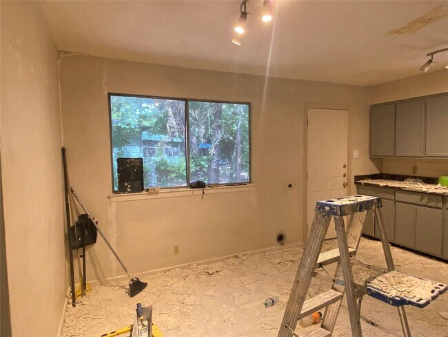 Photo - 1412 Oakwood Dr