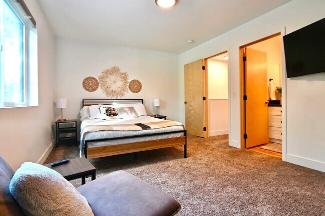 Photo - 829 S Main St