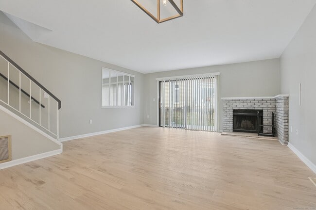 Photo - 335 Monticello Dr Unit 335