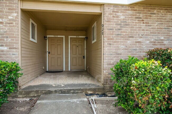 Photo - 909 Schertz Pkwy