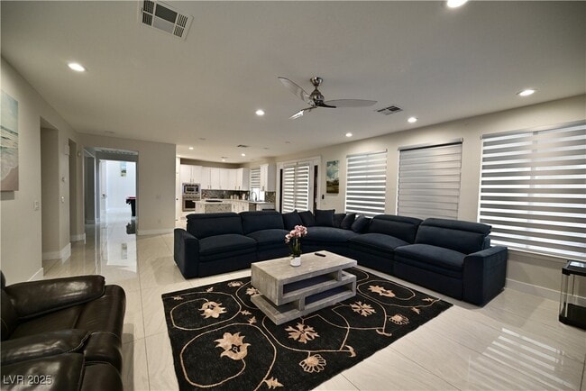 Photo - 385 Glenridding St