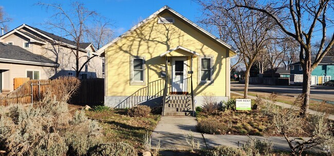 Building Photo - 1590 S Grant Ave Rental