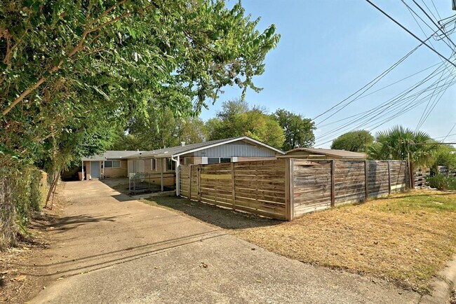Photo - 1308 E 52nd St