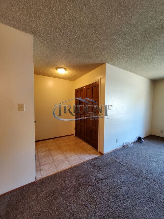 Photo - (2526m) 231 E. 18th St/ 1806 Sampson Unidad A