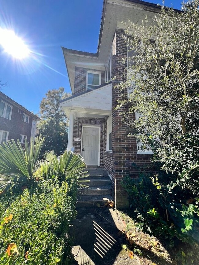 Building Photo - MOVE IN READY