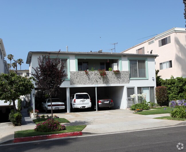 Foto principal - 844 5th St, steps to Montana Ave, 5 blocks to the beach!