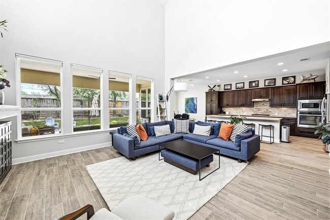 Photo - 8900 Jodie Ln