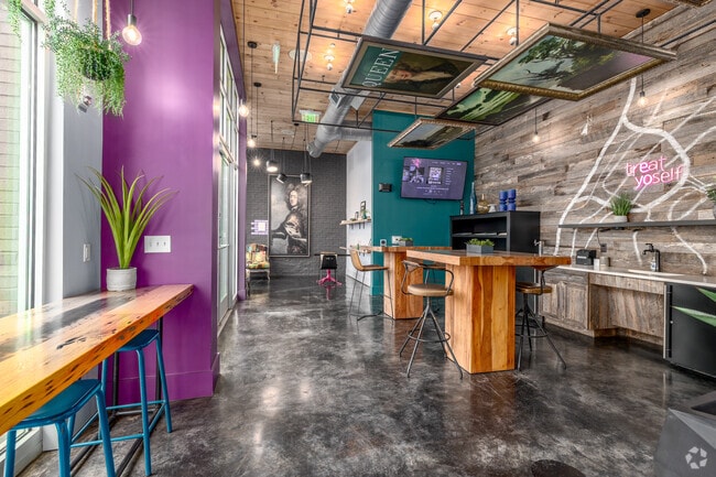 Leasing Center