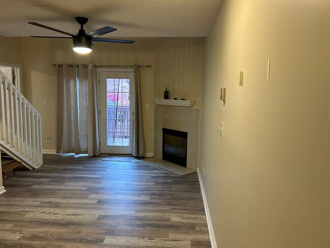 Photo - 1138 Neon Way Unidad 1138