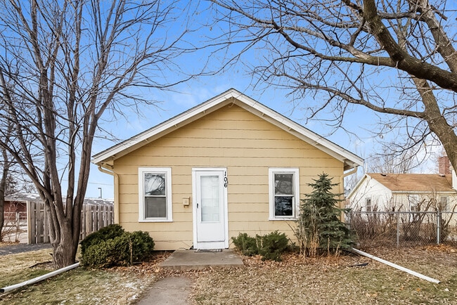 Photo - 106 9th Ave N House
