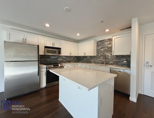 Photo - 22582 SW Main St