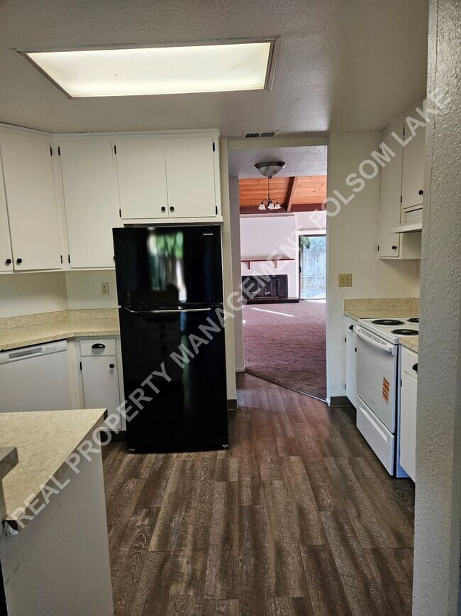 Photo - Spacious 3 bedroom 2.5 bath in South Davis