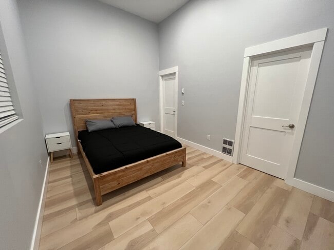 Photo - 147 Toftum Ln